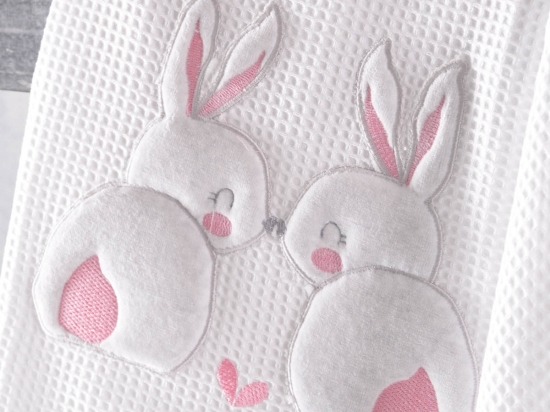 Rabbitty ροζ κουβέρτα βρεφική πικέ με κέντημα 120x150 εκ