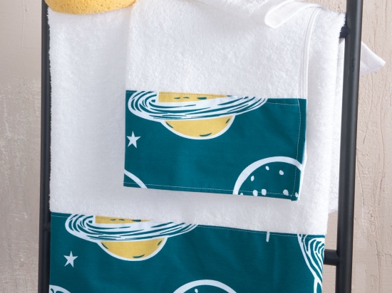 Saturn παιδικές βαμβακερές πετσέτες σε λευκή απόχρωση με πετρόλ φινίρισμα σετ δύο τεμαχίων