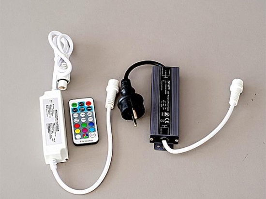 Μετασχηματιστής με synchronous RGBW led controller και τηλεχειριστήριο με προέκταση παροχής 2 μέτρα IP65