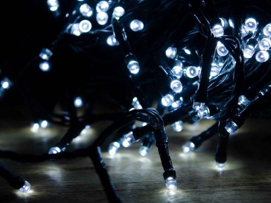 100 Led λαμπάκια IP44 με οκτώ προγράμματα πράσινο καλώδιο και λευκό ψυχρό φως 5μ