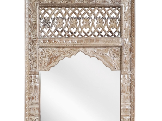 Mirroki Panels ξύλινος καθρέπτης τοίχου με σκαλιστό πλαίσιο σε απόχρωση λευκής πατίνας 90x120 εκ