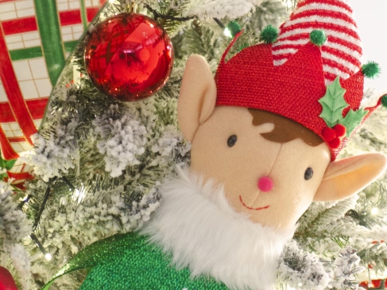 Παιδικό όνειρο Santa's Little Helpers  πρόταση στολισμού για χριστουγεννιάτικο δέντρο με 100 στολίδια