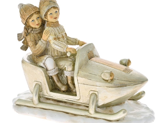 Διακοσμητικό με παιδάκια σε snowmobile σε κρεμ και χρυσή απόχρωση από πολυρεζίνη 18x10x14 εκ