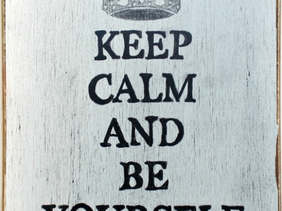 Ξύλινος ρετρό πίνακας χειροποίητος keep calm and be yourself 20x30 εκ