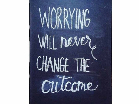 Worrying will never change the outcome vintage ξύλινο πινακάκι