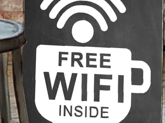 Free wifi inside vintage ξύλινος χειροποίητος chalkboard like πίνακας