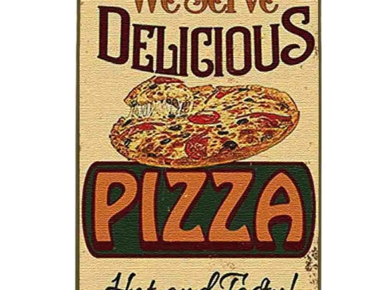 Hot and tasty pizza χειροποίητος ξύλινος πίνακας