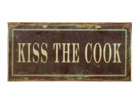 Πίνακας χειροποίητος kiss the cook 26x13 εκ