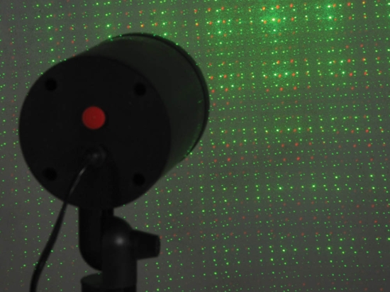 Λέιζερ Led λαμπάκια προβολέας IP44 με τηλεχειριστήριο και 3 προγράμματα με ακτίνα κάλυψης 914 m2