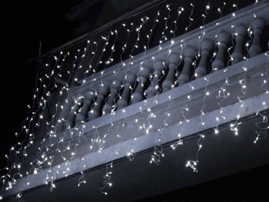 150 Led λαμπάκια κουρτίνα με επεκτεινόμενο πράσινο καλώδιο και λευκό ψυχρό φως 2x1μ