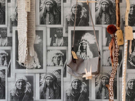 Ταπετσαρία Indian Chiefs WP20072 Black-White-Grey MindTheGap 52x300cm