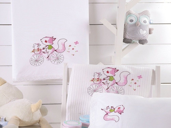 Κουβέρτα Βρεφική Πικέ Με Κέντημα Clunny Pink Ρυθμός Αγκαλιάς 80x90cm 100% Βαμβάκι