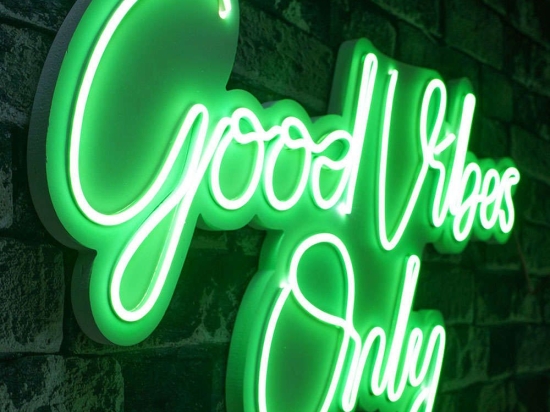 Διακοσμητικό Φωτιστικό Τοίχου Good Vibes Only 395NGR2122 62x2x37cm Led 25,7W Green Wallity