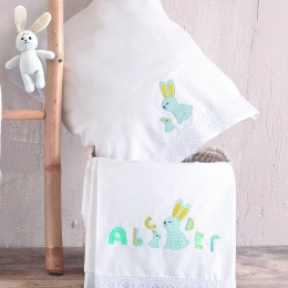 Miffy σετ βρεφικά βαμβακερά σεντόνια με κέντημα λαγουδάκια και μαξιλαροθήκη σε σιελ απόχρωση σετ τριών τεμαχίων 100x160 εκ