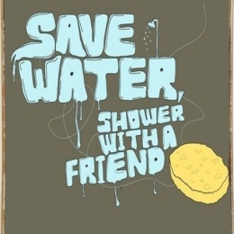 Save water shower with a friend ξύλινος vintage πίνακας