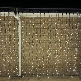 200 Led λαμπάκια 20% flashing σε επεκτεινόμενη συμμετρική κουρτίνα με πράσινο καλώδιο και θερμό λευκό φως 1.5x1.8μ